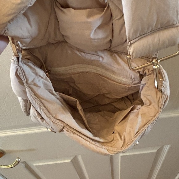 Quilted Cream Puffer Double Snap Purse Crossbody Bag Gold Trim Inside Pockets - Picture 7 of 9